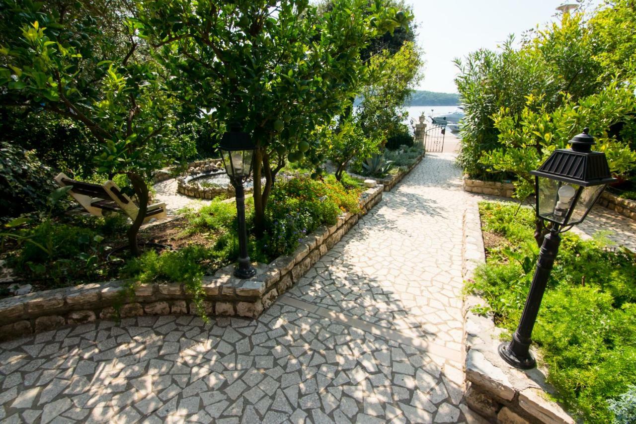 Apartments Picolo Paradiso Miljenko Debelic Barbat na Rabu Exterior photo